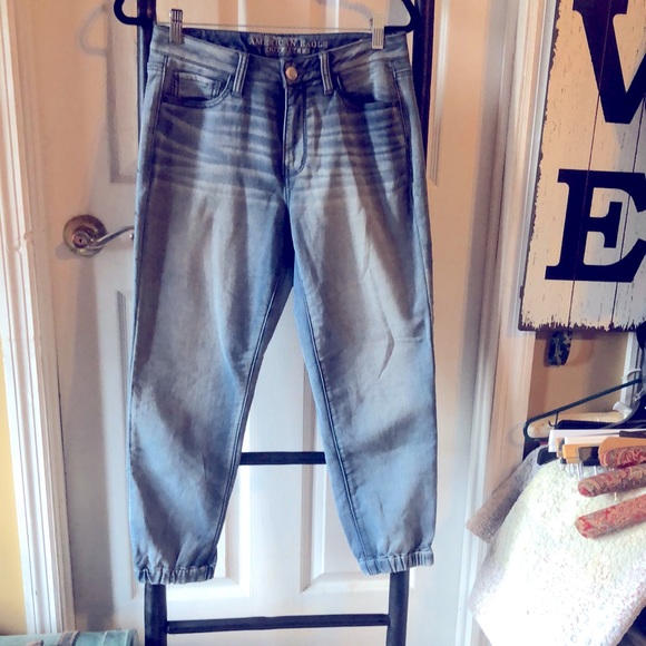 American Eagle - Size 2 - Jogger Jean - Super Stretch - Faded Wash - Picture 1 of 8